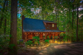Serene Mountain Sanctuary- Hot Tub- Pool Table- EV Charger- Pet Friendly